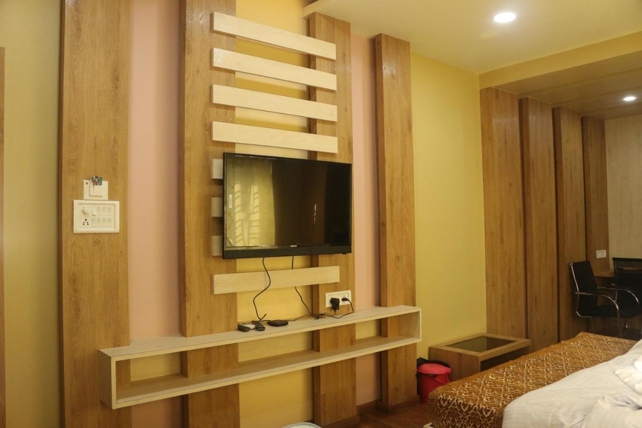 Hotel Himalaya Agartala Dış mekan fotoğraf