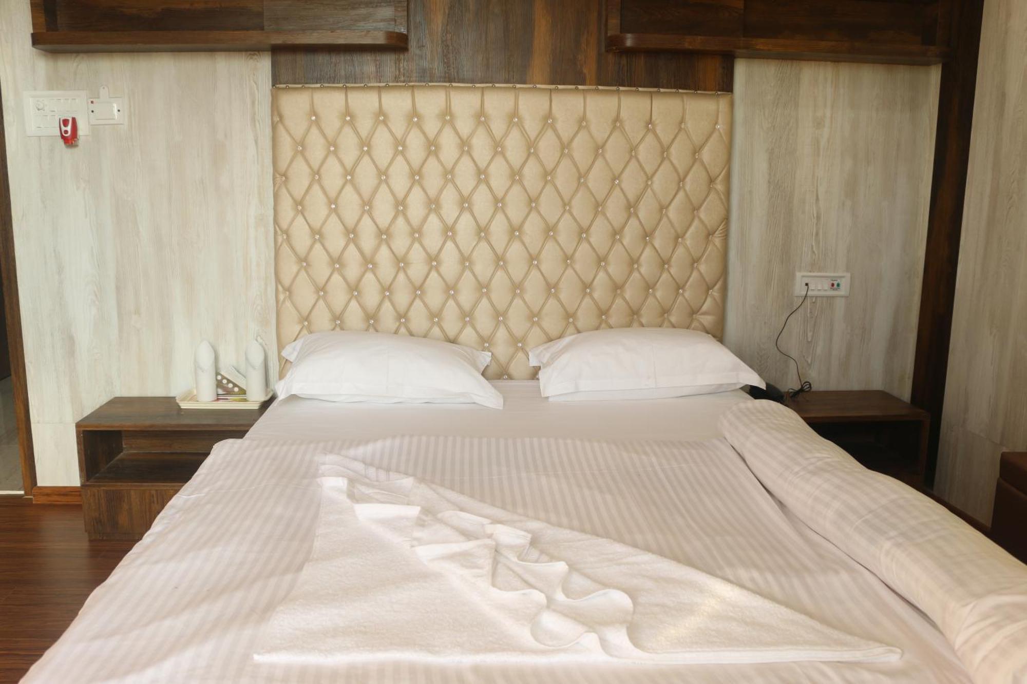 Hotel Himalaya Agartala Dış mekan fotoğraf