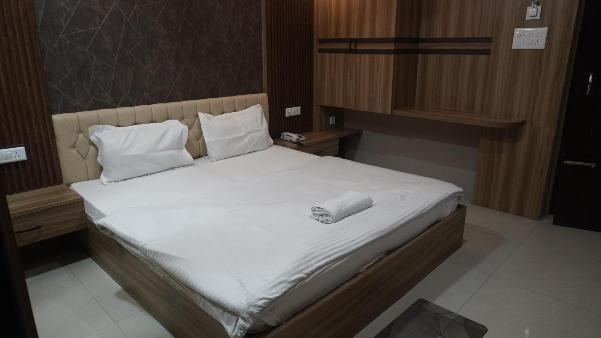 Hotel Himalaya Agartala Dış mekan fotoğraf
